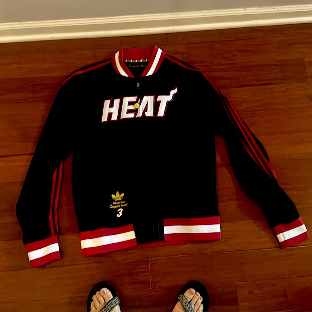 Medium size adidas warm up jacket. Never worn. Adidas legend collection.
